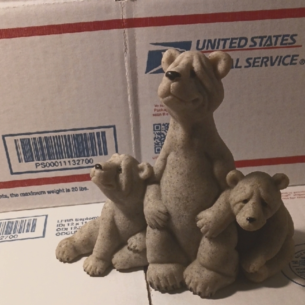 Adorable Bear Family Figurine.    #114